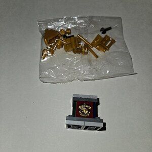 LEGO Harry Potter Advent Calendar 75964 House Crests Pedestal Gold Architect Fig